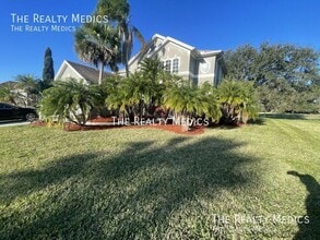 Building Photo - 1565 The Oaks Blvd