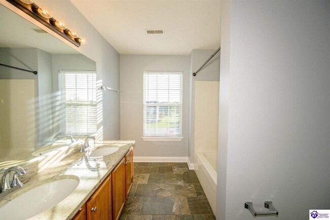 Building Photo - 611 Flushing Meadows Dr
