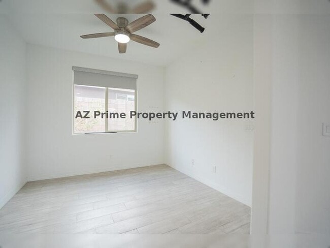 Building Photo - 16512 W Desert Ln