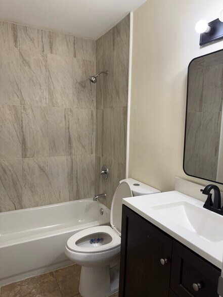 Building Photo - 6153 Moonbeam Dr