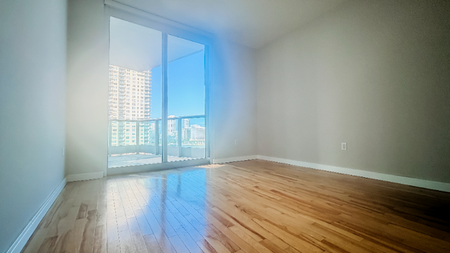 Building Photo - 1331 Brickell Bay Dr