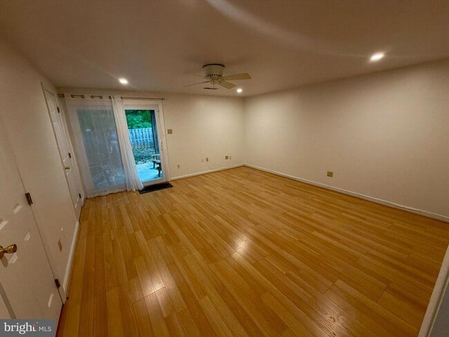 Building Photo - 9619 Glendower Ct