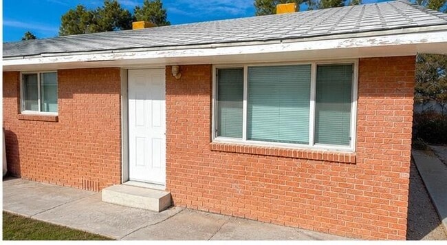 Building Photo - 3717 Alamogordo Dr NW