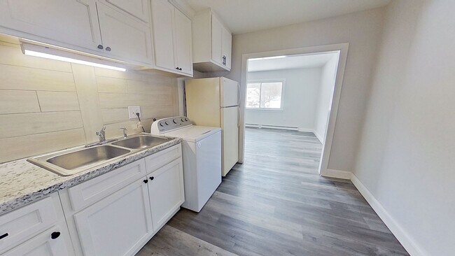 Building Photo - Quaint One Bedroom Apartment