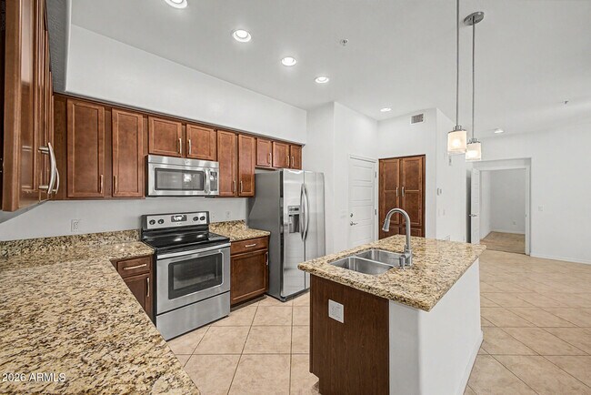 Building Photo - 5550 N 16th St
