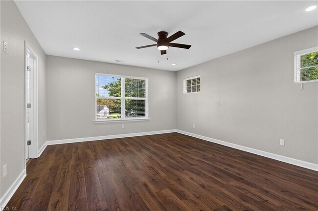 Building Photo - 844 Workwood Rd