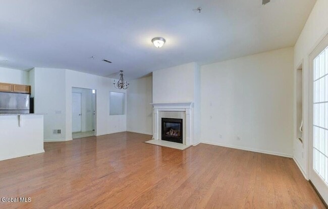 Building Photo - 42 Renaissance Ln