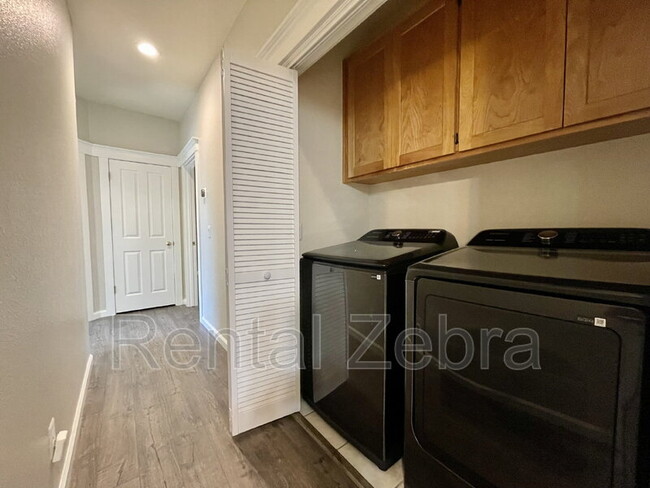 Building Photo - 233 Craftman Ct