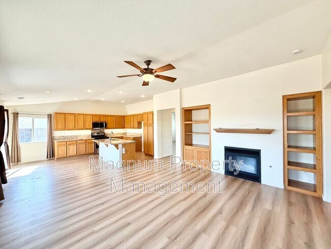 Building Photo - 102 Goldenrod Ave