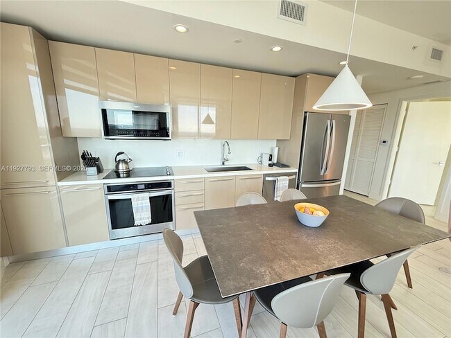 Building Photo - 2000 Metropica Wy