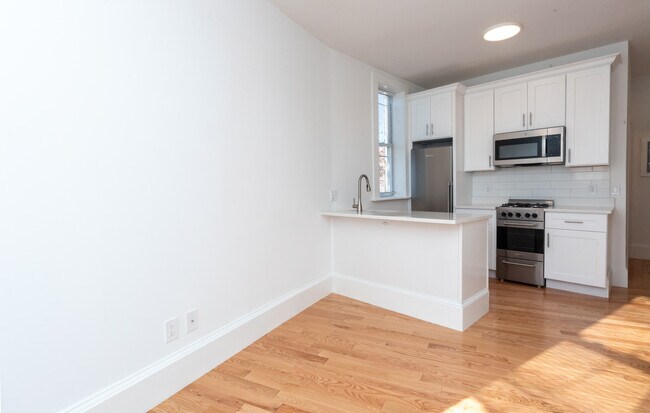 Building Photo - 151 Park Dr