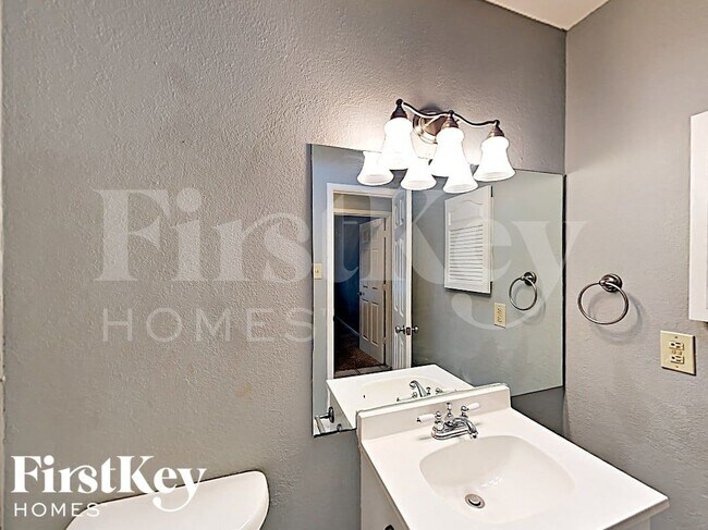 Building Photo - 503 Benedict Ln