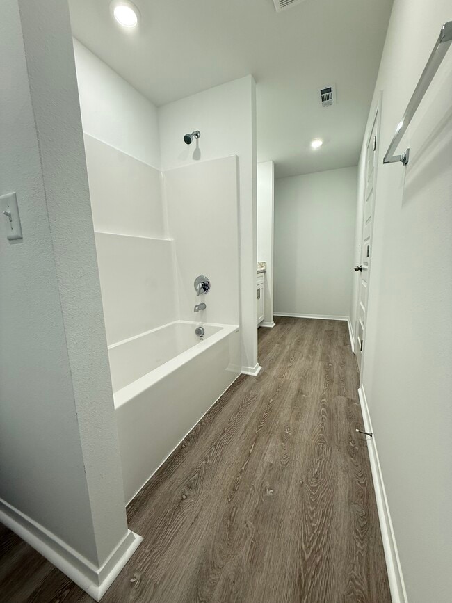 Building Photo - 6716 Memphis