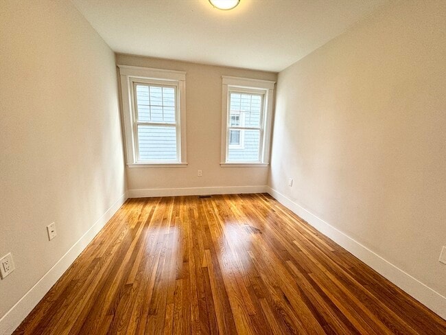 Building Photo - 72 Belden St