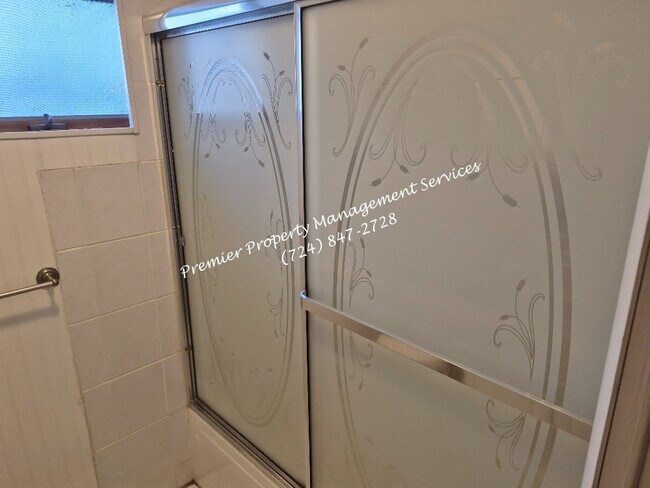 Building Photo - 451 Maplewood Ave