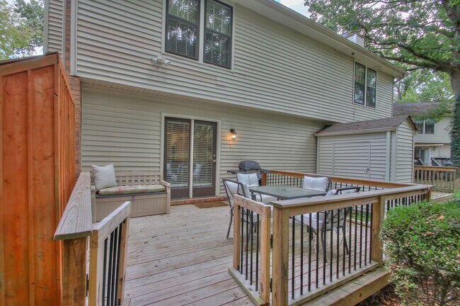 Building Photo - 3321 Lealand Ln