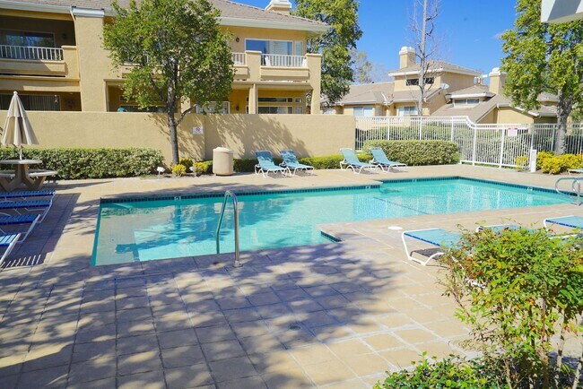 Building Photo - Spacious 2-Bedroom Condo with Loft & Resor...