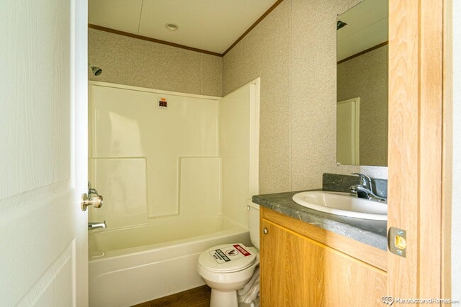 Building Photo - 160 Forrest Ave