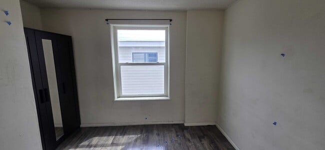 Building Photo - 560 S 600 E