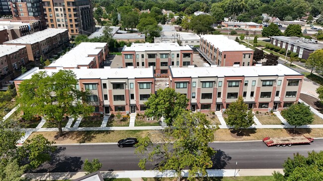 Building Photo - 320 S School St