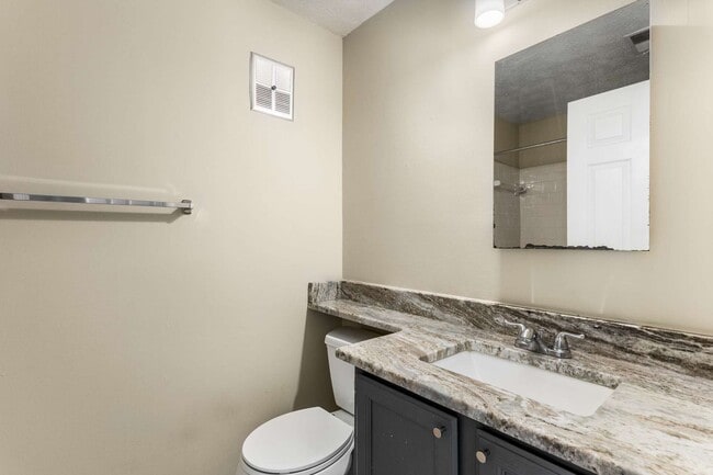 Building Photo - Great Location 2BR/2BA Condo - No App Fee