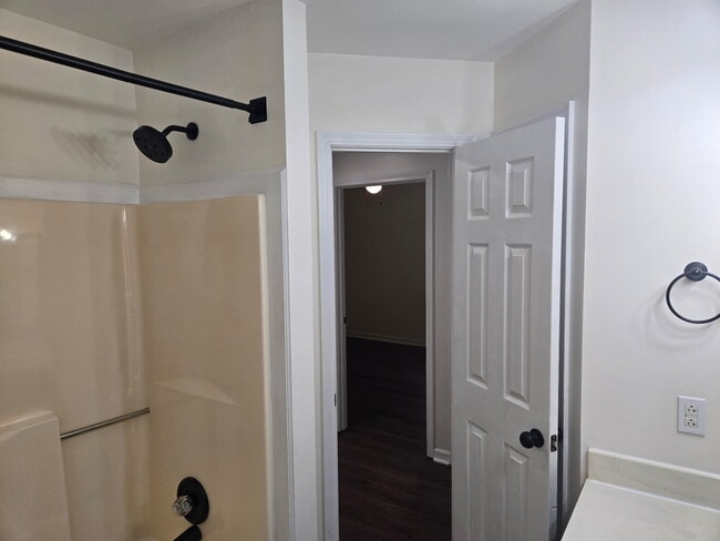 Building Photo - 118 Shady Maple Dr