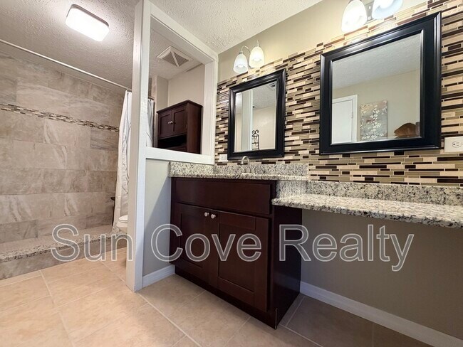 Building Photo - 4017 Paddlewheel Dr