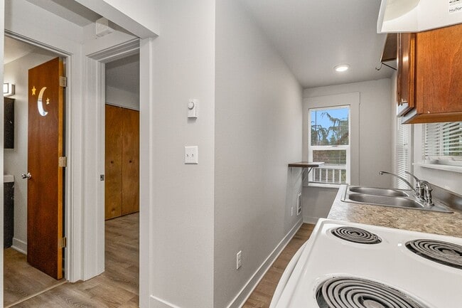 Building Photo - Cute 1 bedroom close to everything in Everett