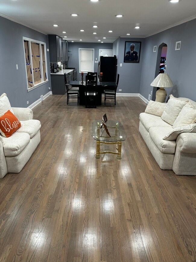 Building Photo - 8201 S Homan Ave