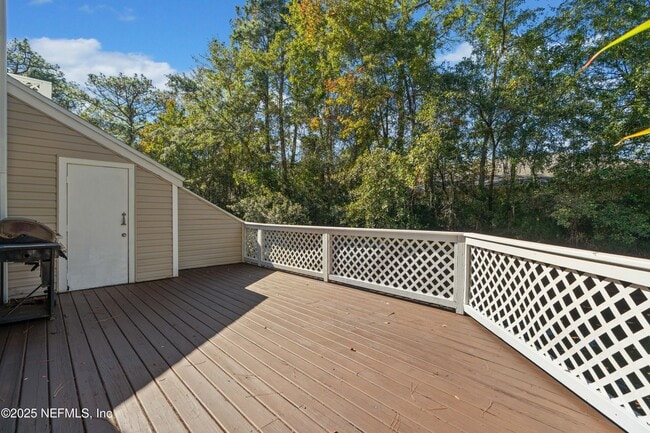 Building Photo - 9960 Moorings Dr