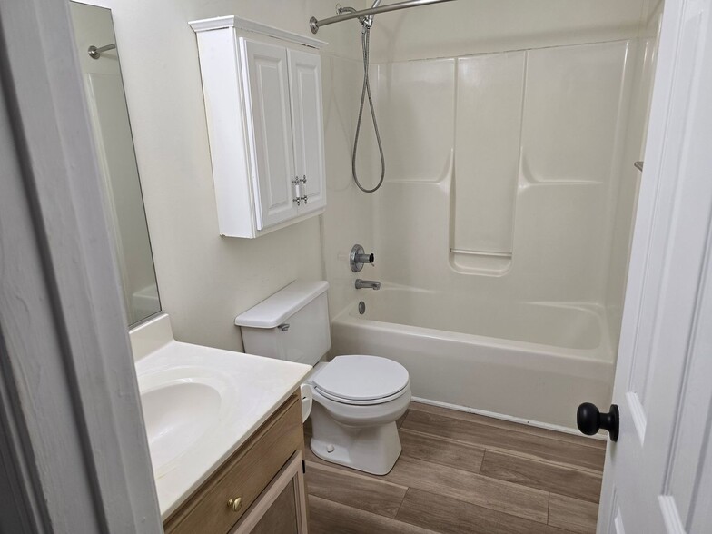 Building Photo - 7406 Pineleaf Dr