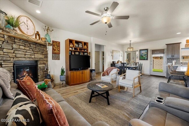 Building Photo - 7275 E Grandview Dr