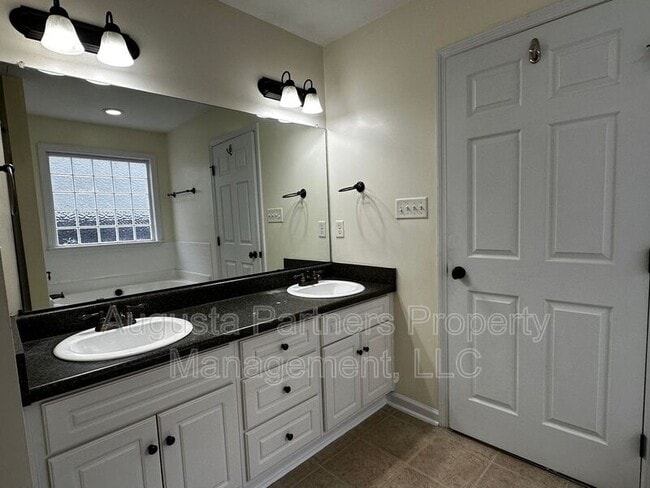 Building Photo - 206 High Meadows Cir