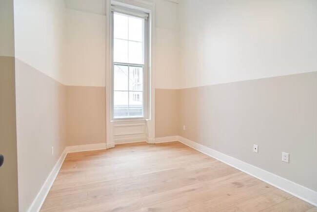 Building Photo - City Hall