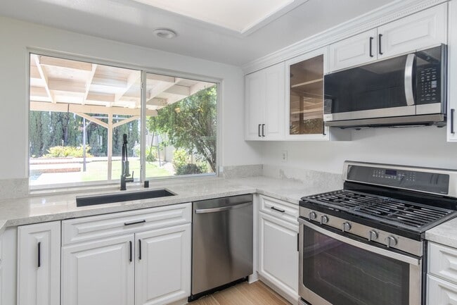 Building Photo - Spacious 3-Bedroom Home with Pool, Jacuzzi...