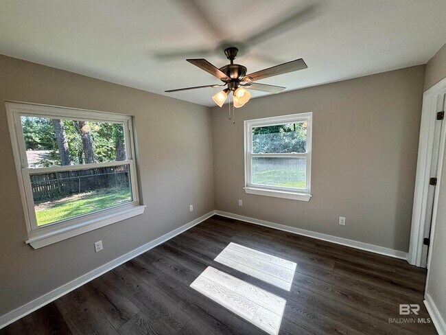 Building Photo - 208 Marcella Ave