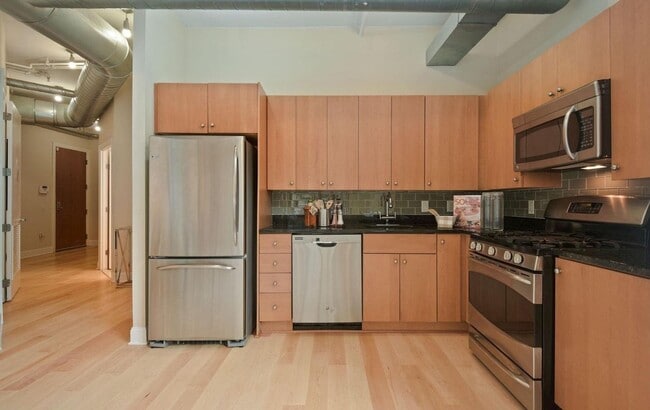 Building Photo - Incredible Luxury 2BR/2BA Condo Includes G...