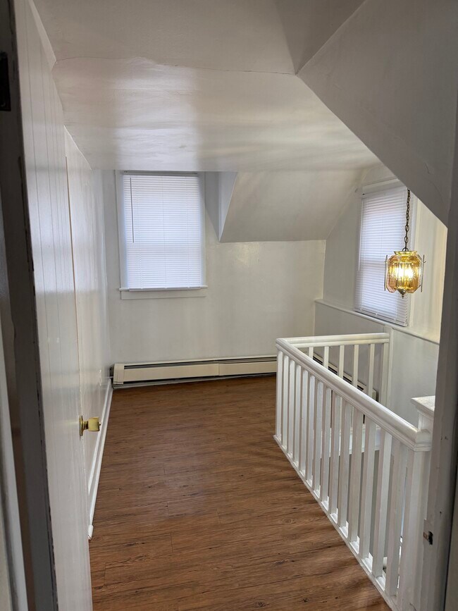 Building Photo - 958 Main St