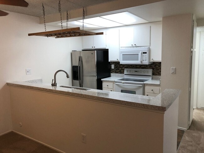Building Photo - 2 bedroom and 2 bathroom condo in Mission ...