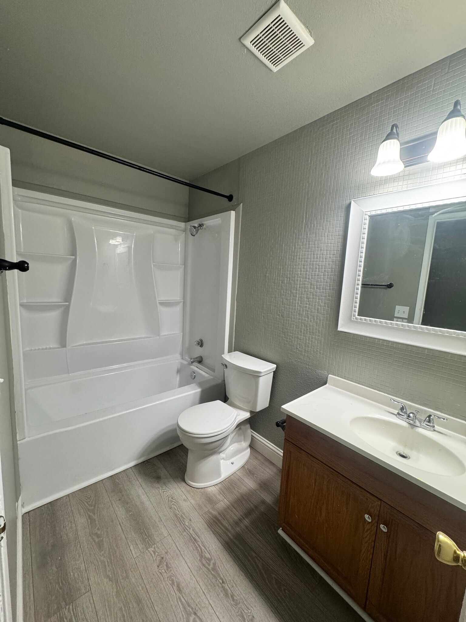 Building Photo - 6724 Plymouth Rd