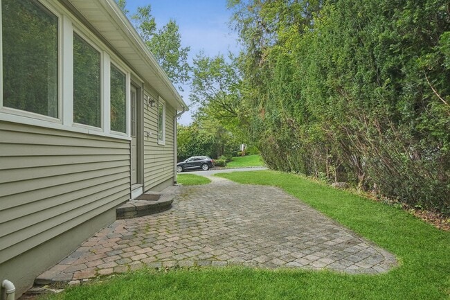 Building Photo - 34 Lewis Dr