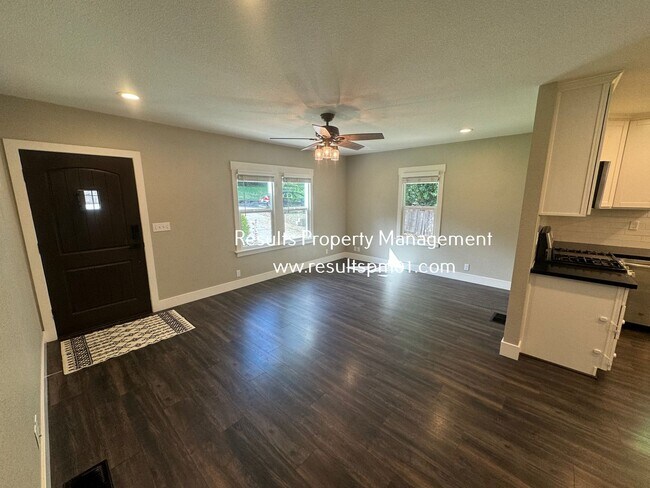 Building Photo - Coming Soon! 3 Bed 2 Bath Cottage Penryn