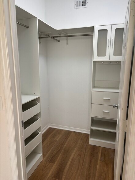 Building Photo - 501 Knights Run Ave