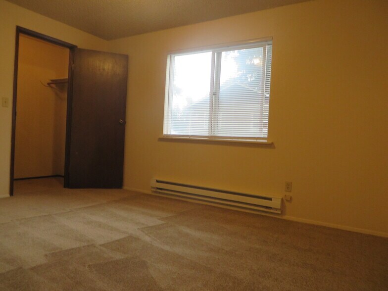 Building Photo - 11020 122nd St E