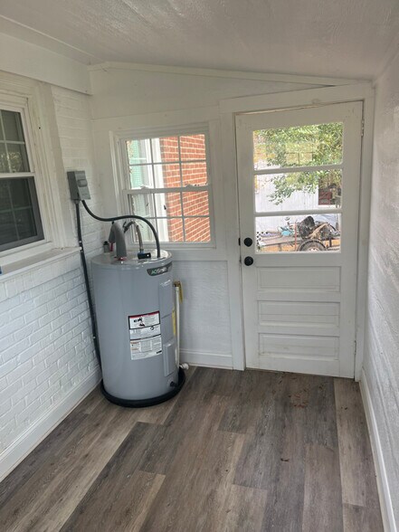 Building Photo - 304 Grice St