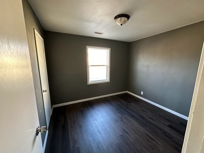 Building Photo - 4321 Deerfield St