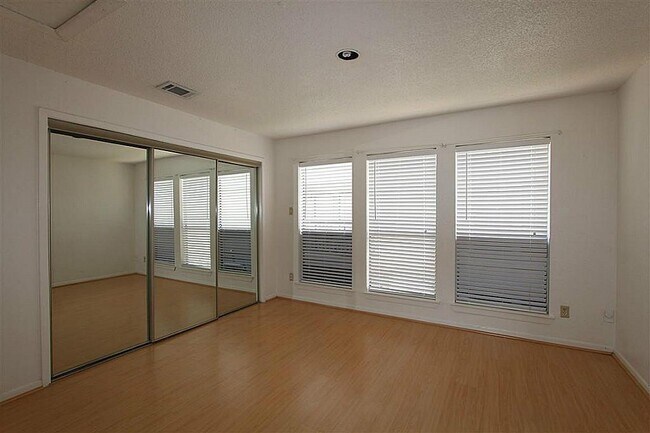 Building Photo - 2277 S Kirkwood Rd
