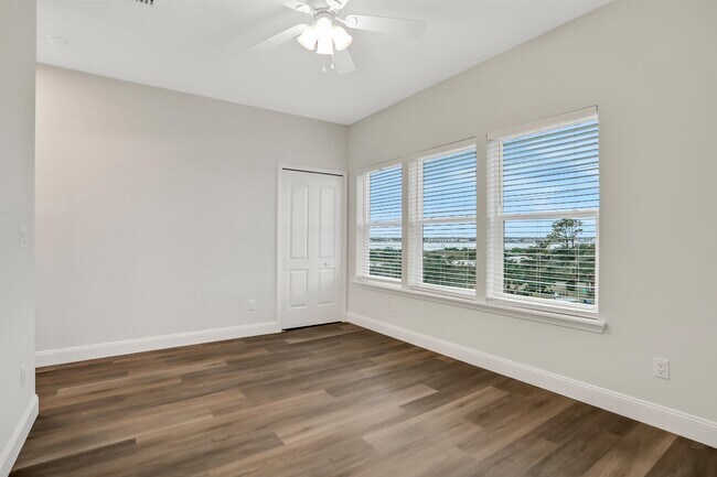 Building Photo - 524 Arricola Ave