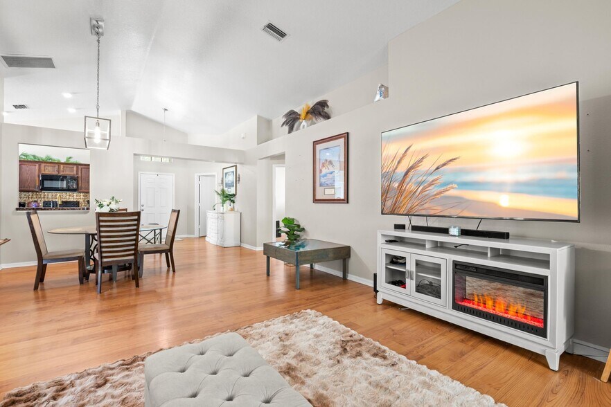 Building Photo - 18102 Leafwood Cir