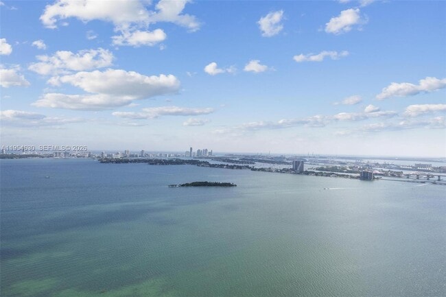 Building Photo - 2900 NE 7th Ave